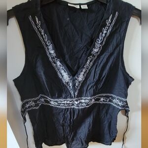 CATO Floral embroidered Vest over top. Women's SizeXL